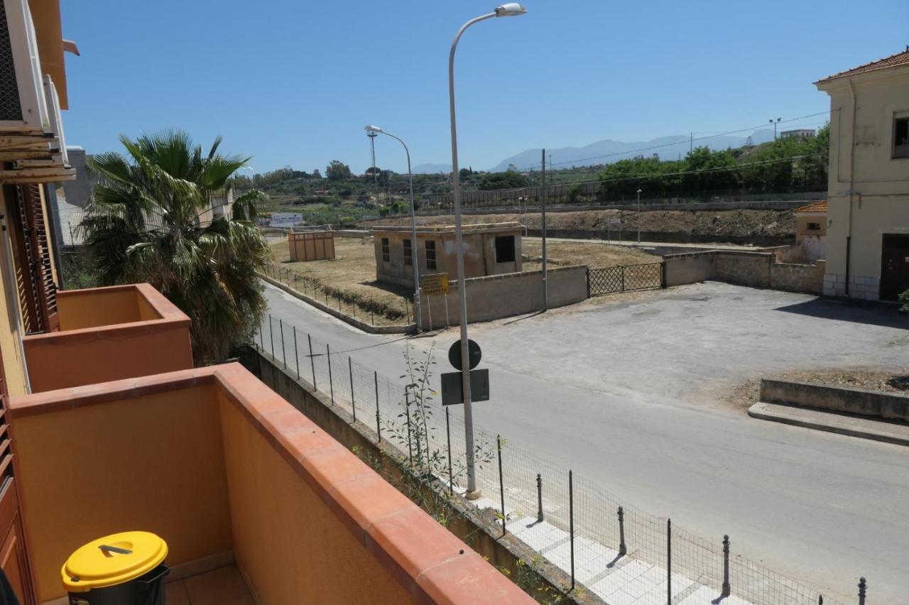 Casa Vacanza Accetta Trappeto  Exteriör bild